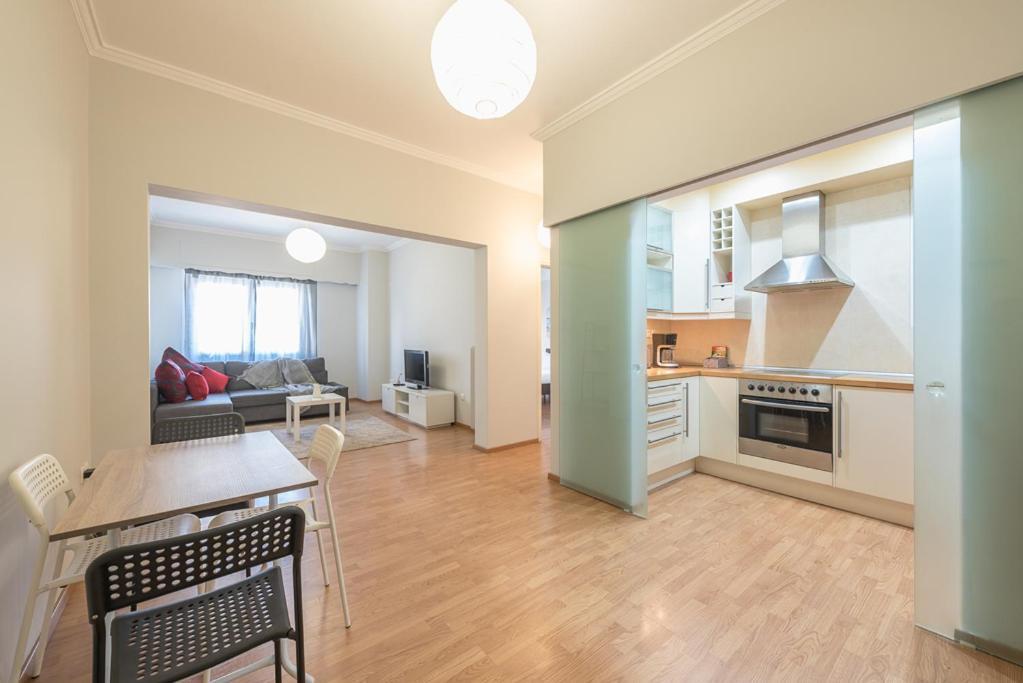 Entire Apartment - Vacation Home Athènes Extérieur photo
