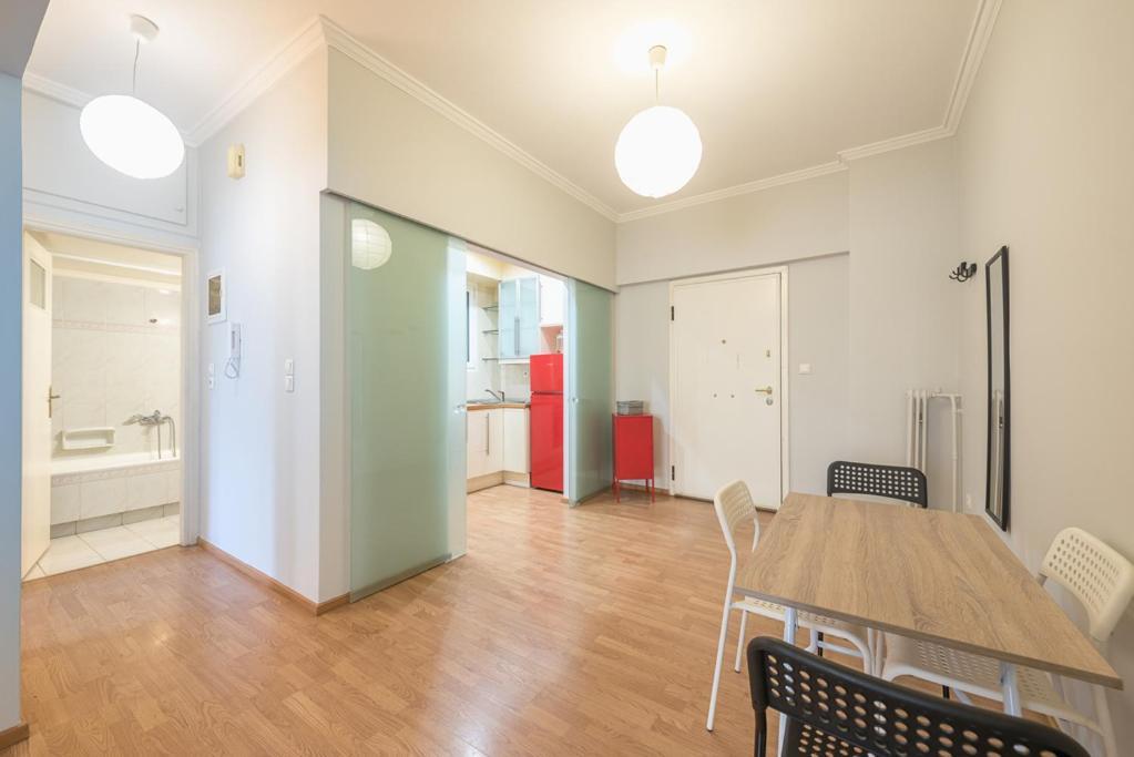 Entire Apartment - Vacation Home Athènes Extérieur photo