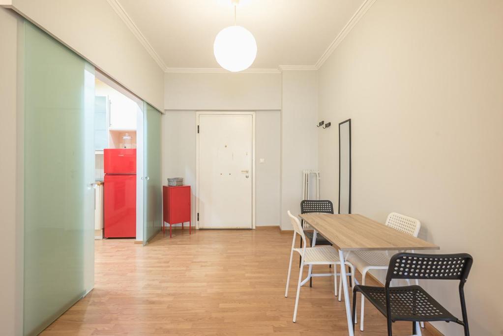 Entire Apartment - Vacation Home Athènes Extérieur photo