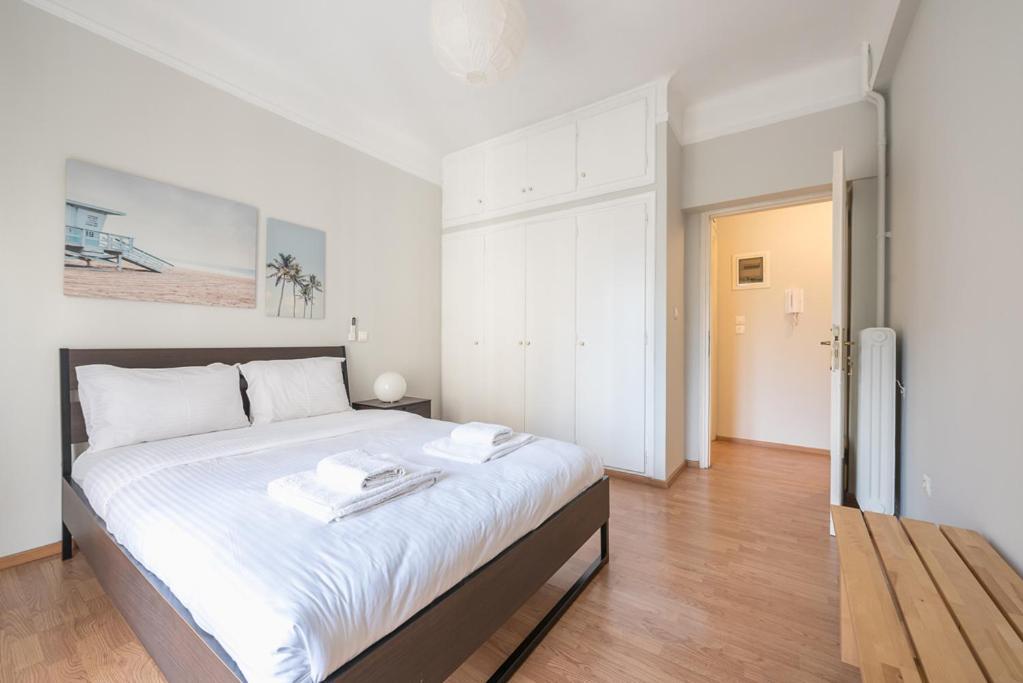 Entire Apartment - Vacation Home Athènes Extérieur photo
