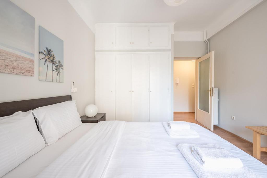 Entire Apartment - Vacation Home Athènes Extérieur photo