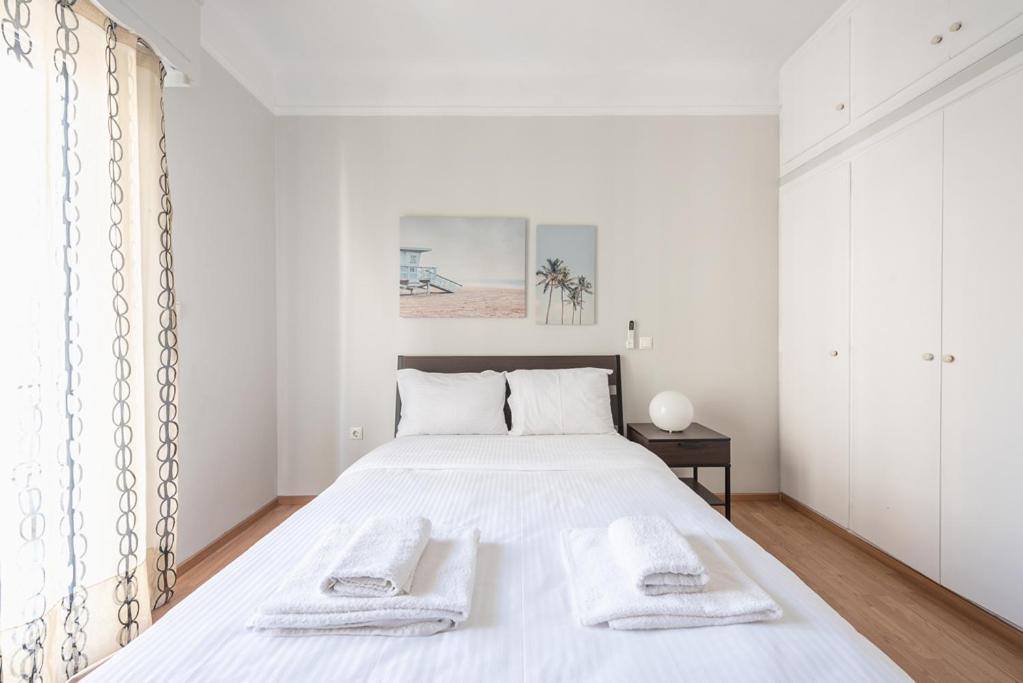 Entire Apartment - Vacation Home Athènes Extérieur photo